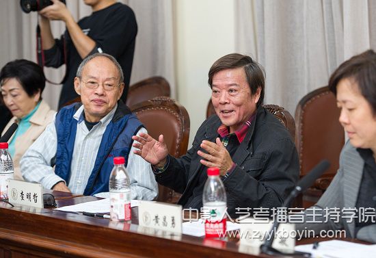 査明哲發表講話