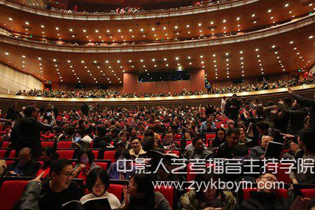 國家大劇院內觀眾正在等待觀看演出