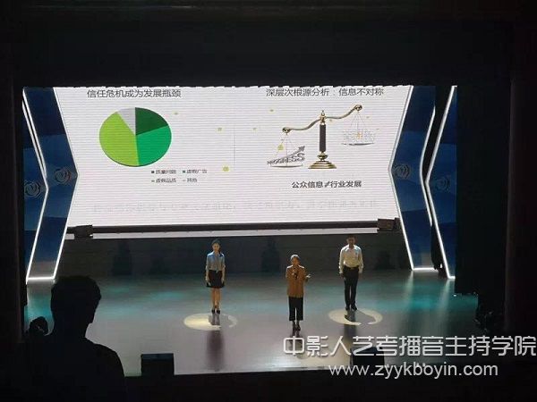 新聞與傳播學(xué)院學(xué)生丁雨萌.jpg
