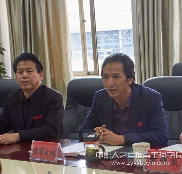 農(nóng)布七林校長主持儀式.jpg