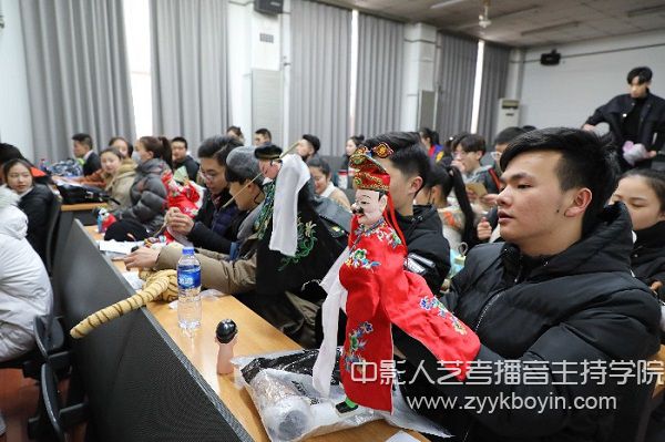偶劇系本科招生專業考試復試候考.jpg