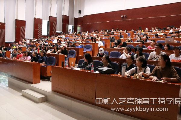 “首都百萬師生同上一堂課”活動走進(jìn)中央戲劇學(xué)院.jpg
